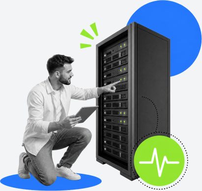 Techniker am Serverschrank, daneben ein Symbol mit Pulslinie